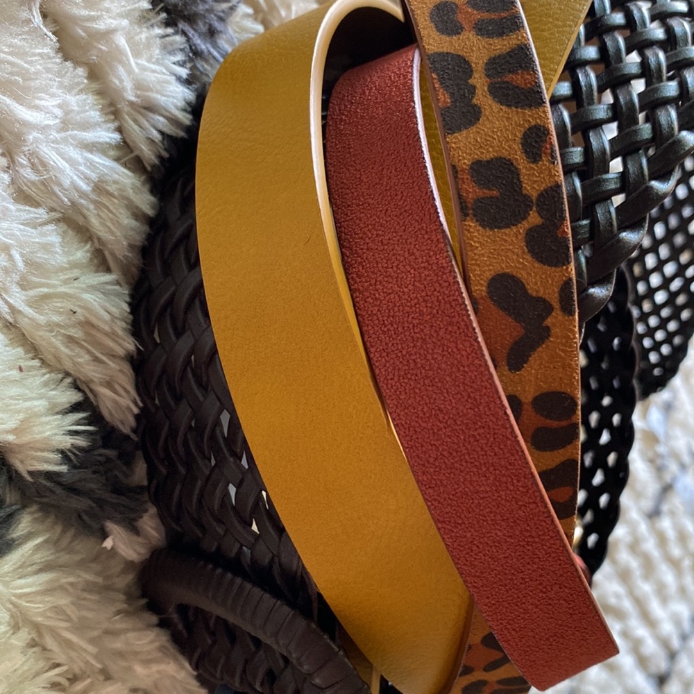Lot of Belts Gap and Universal Thread - Picture 4 of 4